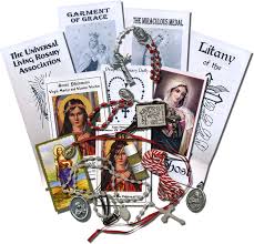 Sacramentales + Tradición = Rosario, agua bendita, veneración etc.