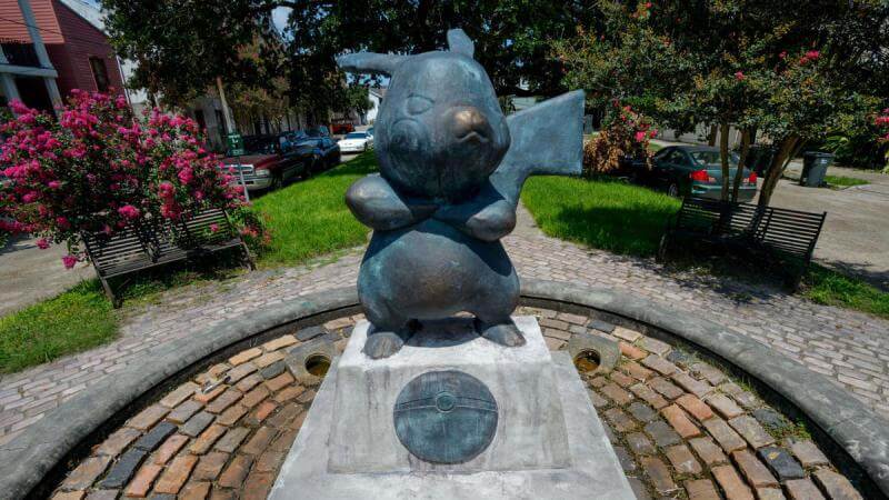 EE.UU: Rinden Culto y Ofrendas a Estatua Satánica de Pokemon Go! (VÍDEO)