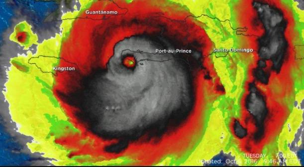La imagen satelital de Matthew parece una calavera que sonríe y atemoriza a la gente