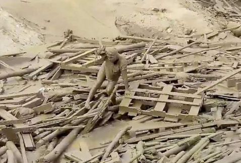 Le pedi fuerzas a Dios, dice mujer sobreviviente a avalancha de lodo