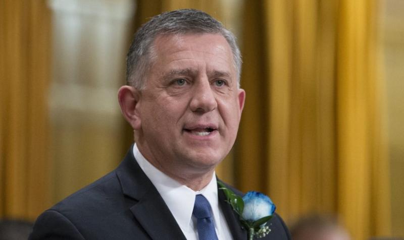 Diputado predica sobre Jesús en reunión de gobierno y recibe aplausos