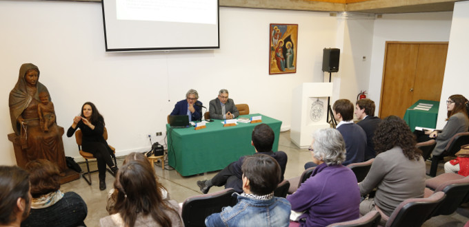 Presentan una Biblia adaptada a niños sordos y ciegos