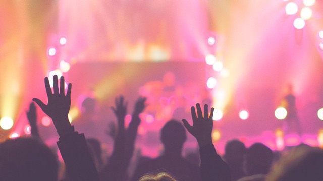 Pastor dice que las iglesias deberían volver a los viejos himnos cristianos