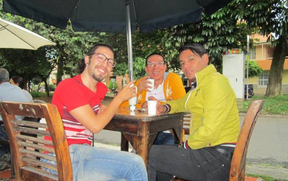 En Colombia se legaliza la “trieja”: El “matrimonio” de tres hombres