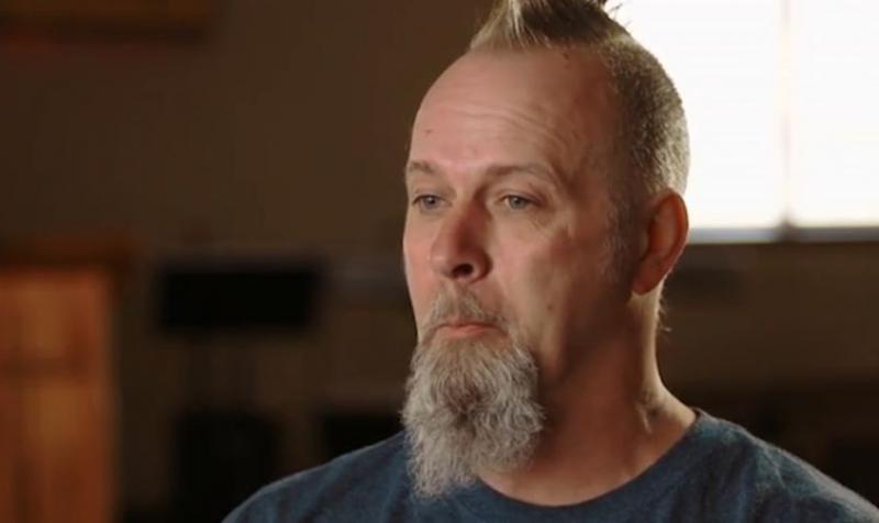 Satanista se rinde a Jesús después que su madre oró por él 33 años