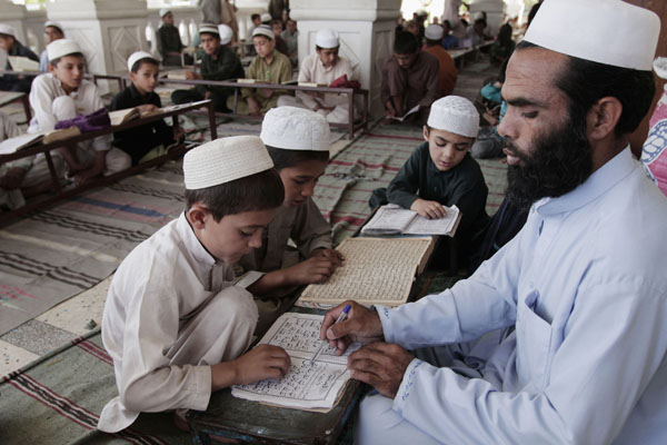 Escuela musulmana financiado por Reino Unido promueve la violación y la violencia doméstica