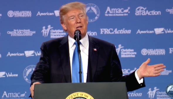 Trump: “Estamos parando los ataques a los valores judeocristianos”