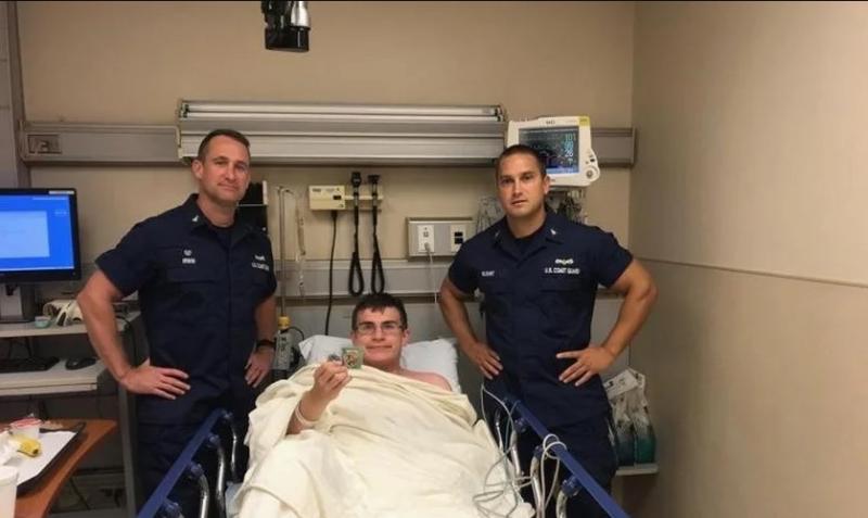 Adolescente sobrevive 10 horas en el océano tras clamar a Dios