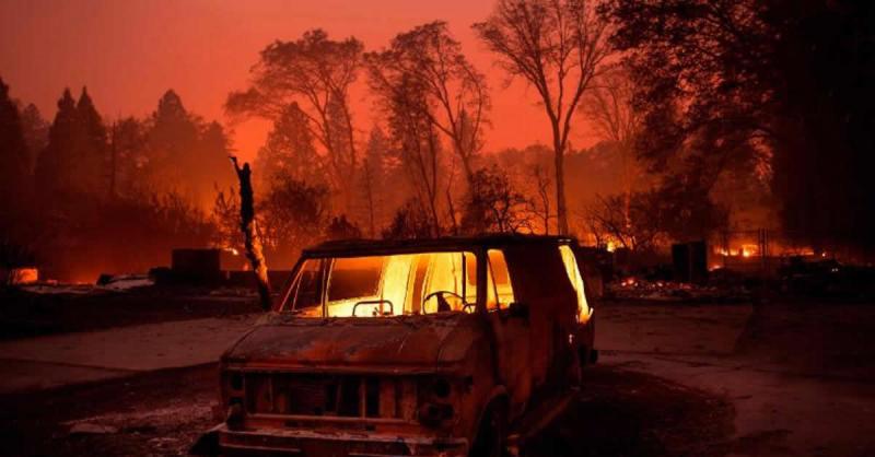 Pastor arriesga su vida para salvar de incendio a otras personas
