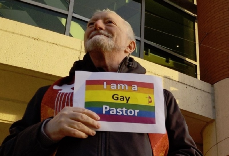 Pastor gay dice que casará homosexuales a pesar que Iglesia Metodista no lo aprueba