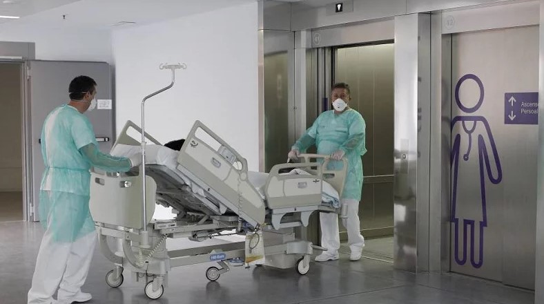 Bebé israelí de cinco semanas lucha en el hospital contra el covid-19