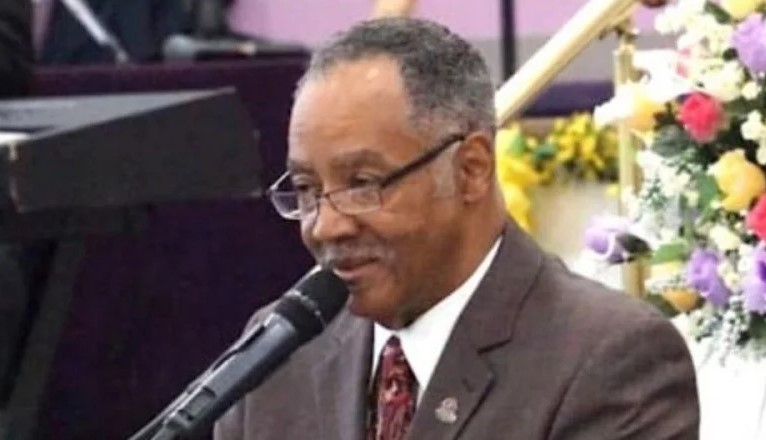 Pastor muere por COVID-19 tras subestimar pandemia