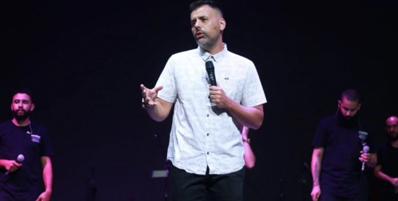 Pastor insta a “superar a los medios con noticias de esperanza”