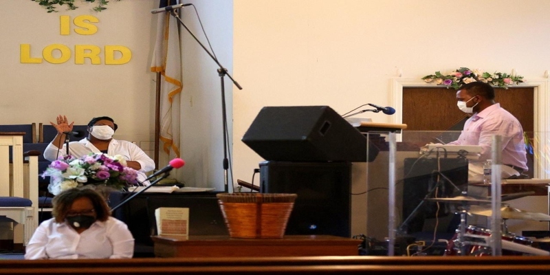 Iglesias, sinagogas y eventos religiosos son “protagonistas de contagios”