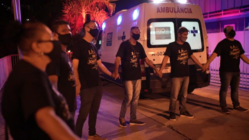 Pastor brasileño dirige oraciones en los hospitales por pacientes con COVID-19