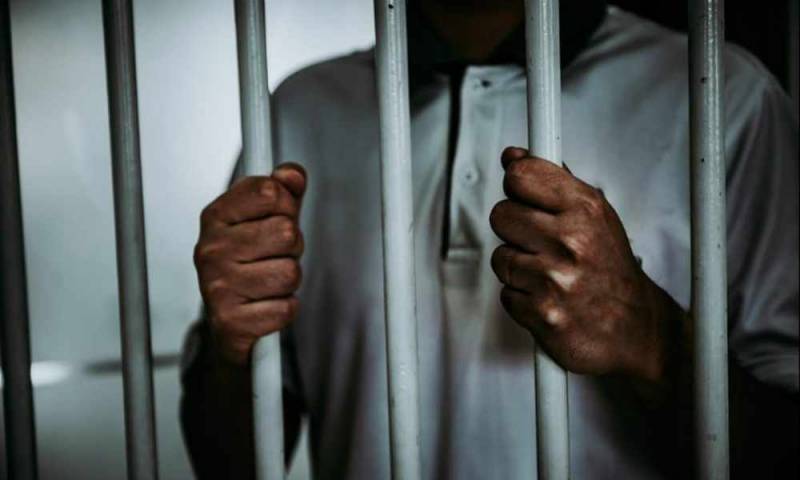 China: cristiano es sentenciado por vender Biblias en audio