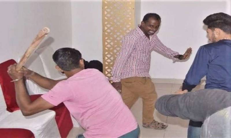 Cristianos son atacados con hachas y palos en un culto