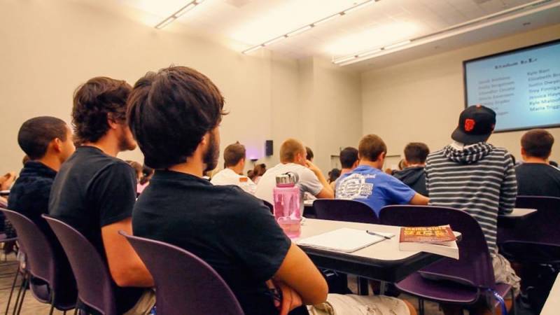 Libro universitario de “ética profesional y derecho” en China altera historia bíblica