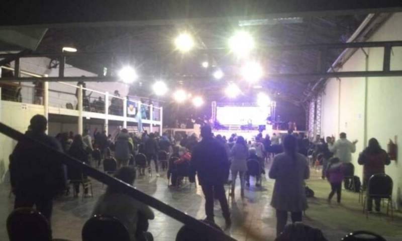 Acusan a iglesia argentina por incumplir aforo permitido del templo