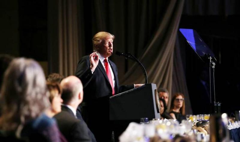 Trump planea derribar barrera entre la Iglesia y Estado