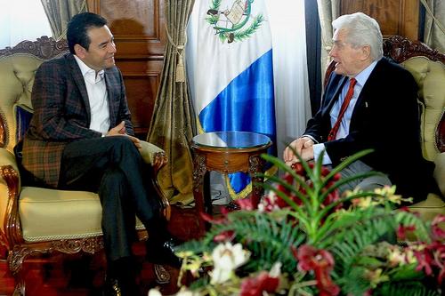 Arremeten contra Luis Palau por victimas del hogar seguro virgen de la asunción