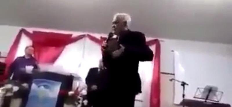 Pastor muere predicando