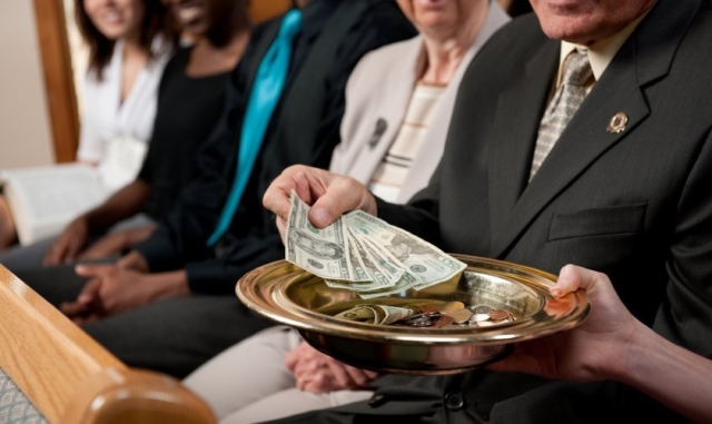 Encuesta: Diezmo no debe ir necesariamente a la iglesia local, dicen pastores