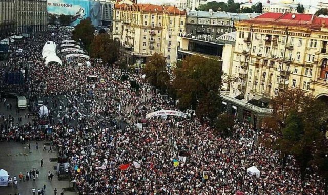 Medio millón de personas se reúnen en las calles de Ucrania para alabar a Dios