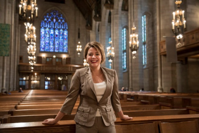 Cuestionan a presbiteriana por decir que “Cristianismo no es el único camino al cielo”