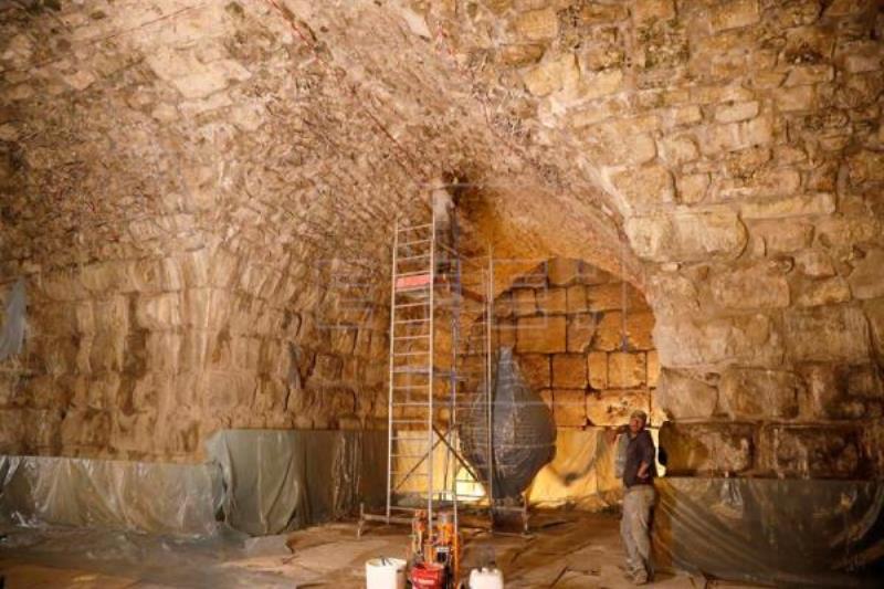 Arqueólogos descubren “anfiteatro perdido” bajo Muro de Lamentaciones
