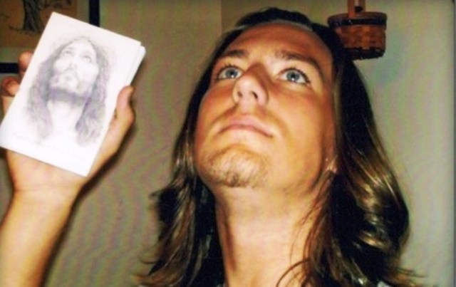 Falsa noticia: Joven se hace cirugías plásticas para parecerse físicamente a Jesús