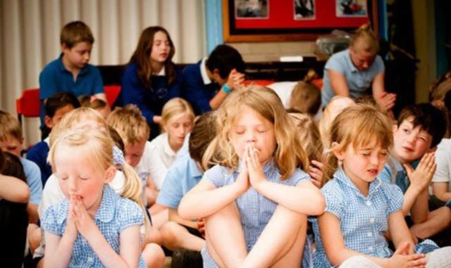 Cristianos acusados de ‘extremismo’, por evangelizar a niños en escuela