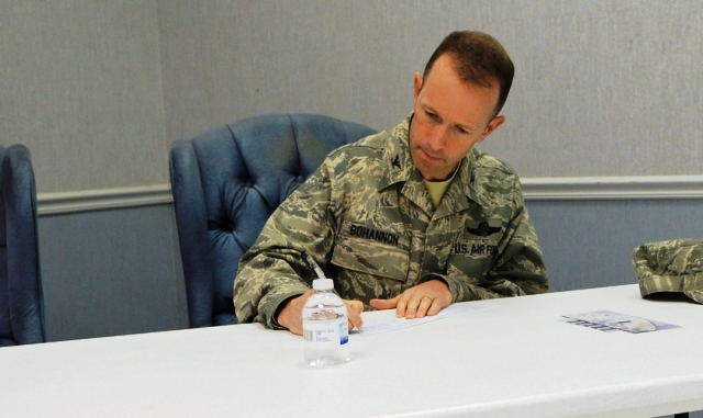 Militar cristiano castigado por discrepar matrimonio gay en EEUU