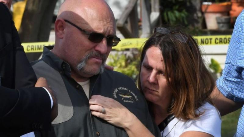 Pastor de iglesia bautista perdona al tirador que mató a 26 fieles, incluyendo su hija