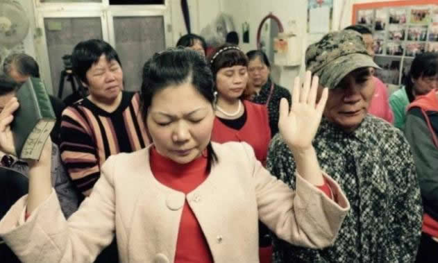 China multa por más de un millón de dólares a iglesias por aceptar diezmos y ofrendas