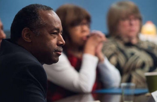 Ateos quieren impedir estudios bíblicos con secretarios del gobierno Trump