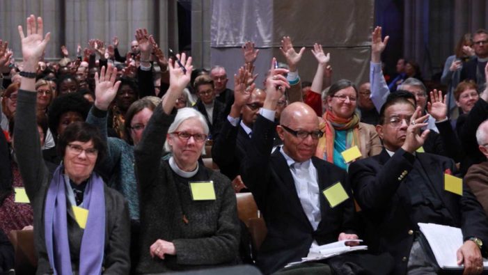 Iglesia Episcopal decide no llamar a Dios de ‘Él’, en apoyo a ideología de género