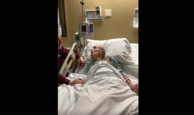 Viral vídeo de anciano cantando “Cuán grande es él” antes de morir