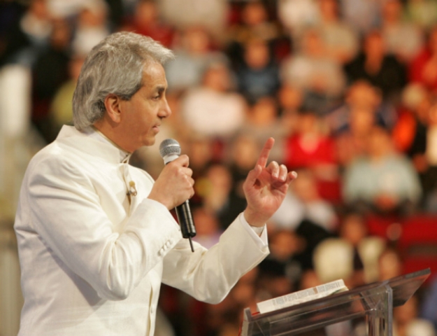 Benny Hinn admite su error con la teología de la prosperidad