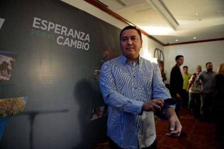 “Soy la luz en las tinieblas”, dice pastor que desea sustituir a Maduro como presidente