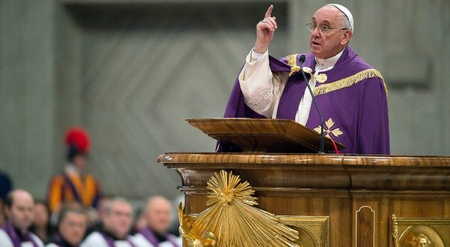 Postura Papa Francisco colabora para aceptación de gays en iglesias brasileñas