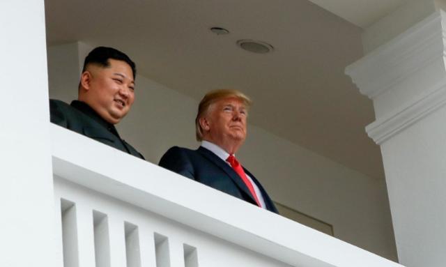 Corea del Sur prohíbe envío de biblias al Norte para no “entorpecer” acuerdo de paz