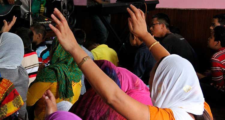 Ley que convierte conversión religiosa en crimen entrará en vigor en Nepal