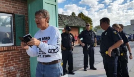 Cristiano arrestado por leer la Biblia frente a clínica de aborto