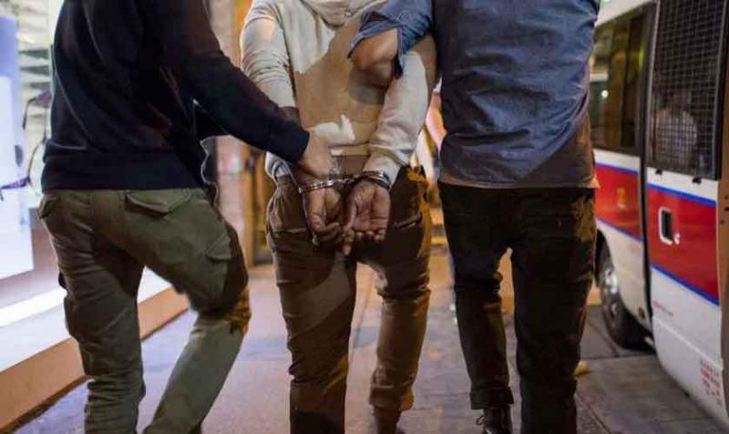 Policía encubierta ataca culto para encarcelar cristianos