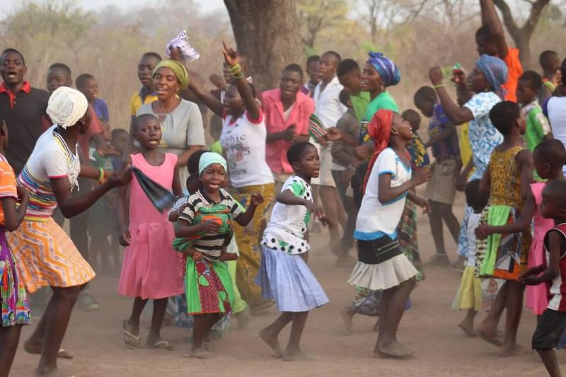 Paralítica se arrastra 5 kilómetros para escuchar el Evangelio