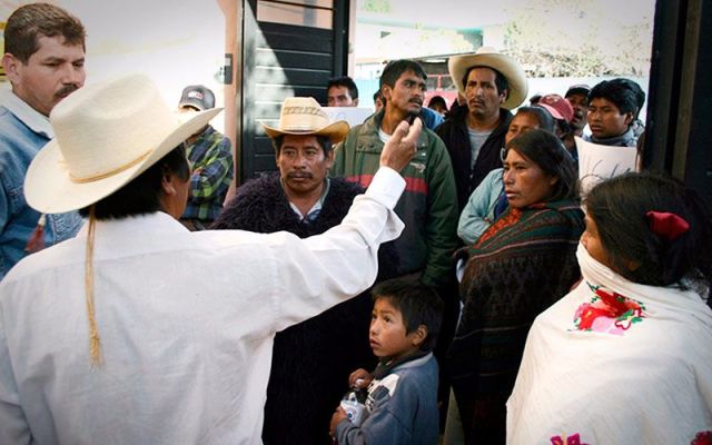 Católicos quieren obligar a evangélicos a pagar multas