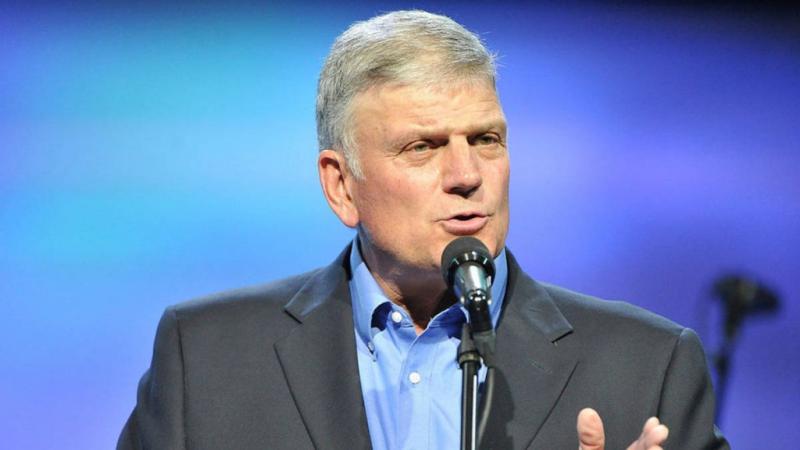 Musulmanes piden que le prohíban predicar a Franklin Graham