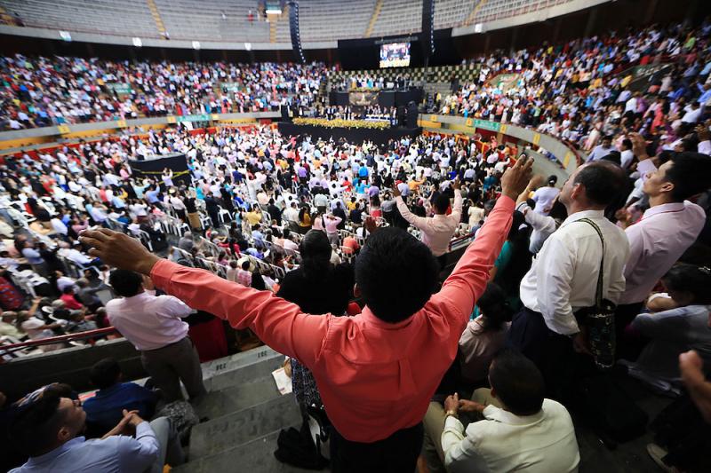 Más de 240 mil se unieron en Colombia para adorar al Dios Altísimo