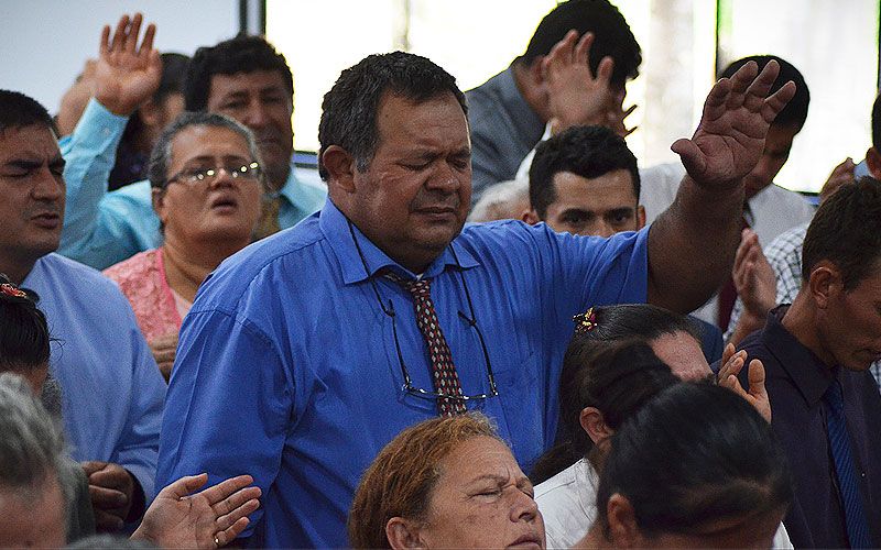 Decenas de Paraguayos aceptan a Cristo como su único Señor y Salvador